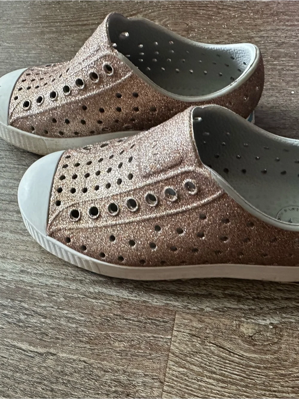 Native Gold Girls Shoes Size 10